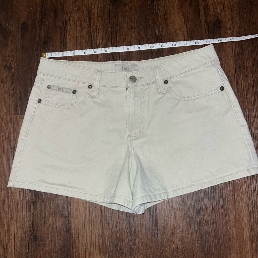 Lei Cream Jean Shorts Raw Hem Lightweight